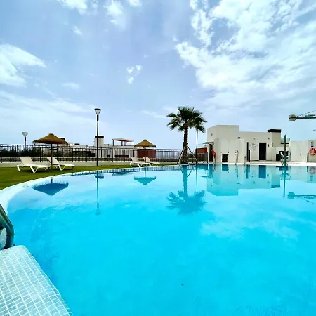 Magnificent 3 Bedroom Penthouse Apartment *