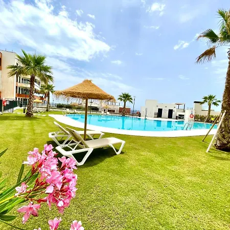 Magnificent 3 Bedroom Penthouse Apartment *