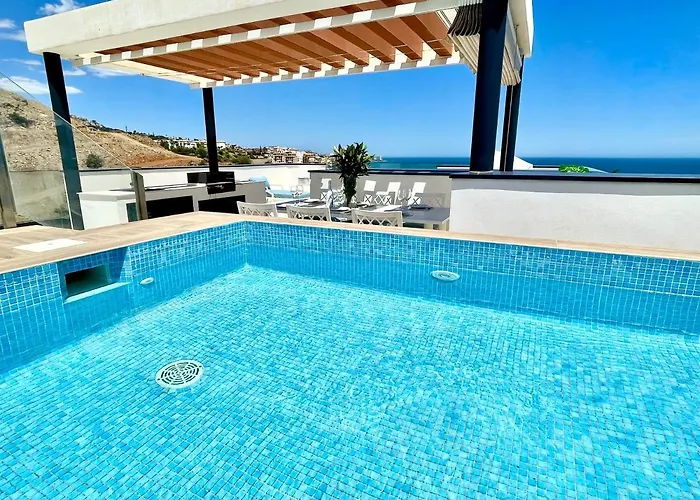 Magnificent 3 Bedroom Penthouse * פואנגירולה